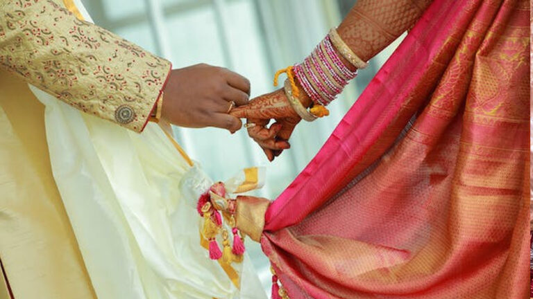 बहू बनकर आई थी, अब बेटी बनकर ससुराल से हुई विदा, बेटे की मौत के बाद ससुर ने बहु का कराया पुनर्विवाह बहू बनकर आई थी, अब बेटी बनकर ससुराल से हुई विदा, बेटे की मौत के बाद ससुर ने बहु का कराया पुनर्विवाह