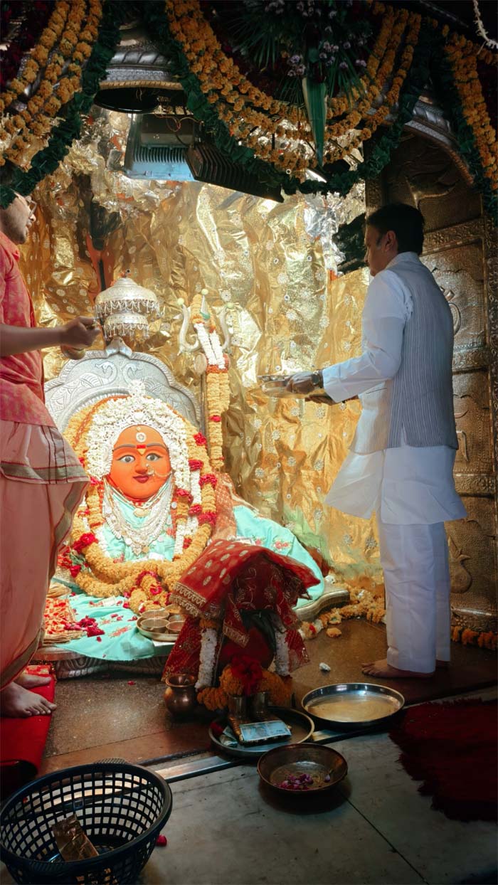 उप मुख्यमंत्री शुक्ल ने माँ चामुण्डा एवं माँ तुलजा भवानी के दर्शन कर पूजा अर्चना की उप मुख्यमंत्री शुक्ल ने माँ चामुण्डा एवं माँ तुलजा भवानी के दर्शन कर पूजा अर्चना की