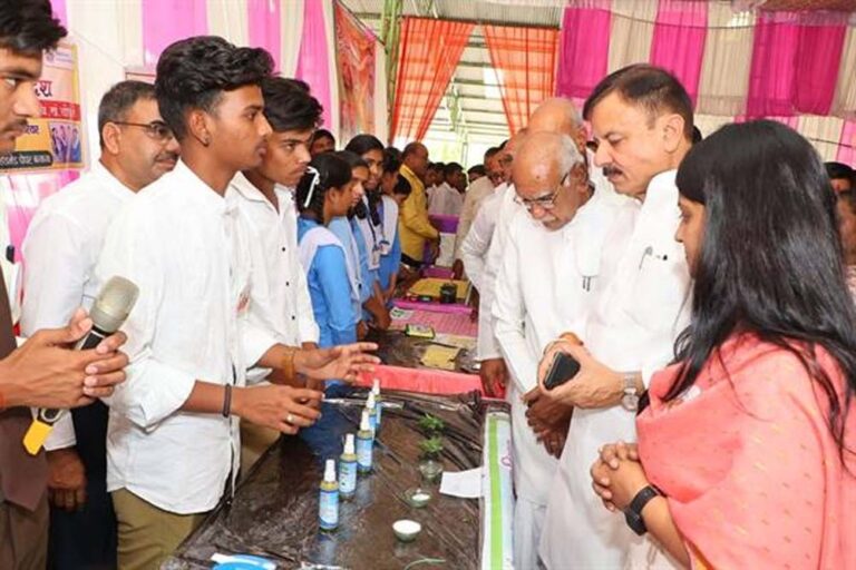 मेहनत और ईमानदारी के साथ पढ़ाई करने पर सफलता आपके कदम चूमेगी: स्कूल शिक्षा मंत्री सिंह