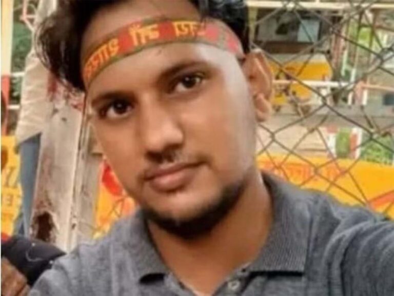 यूपी में अतुल सुभाष जैसा कांड: इंजीनियर मोहित कुमार ने पत्नी से प्रताड़ित होकर फांसी लगाकर जान दी जान यूपी में अतुल सुभाष जैसा कांड: इंजीनियर मोहित कुमार ने पत्नी से प्रताड़ित होकर फांसी लगाकर जान दी जान