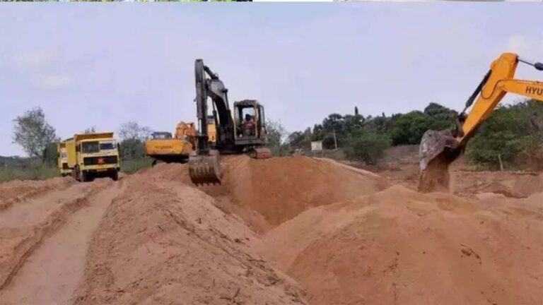 अवैध रेत परिवहन पर थी गश्ती टीम, नंदपुरा पुलिया पर ट्रैक्टर-ट्रॉली पकड़ी गई, चंबल में एसएएफ टीम पर हमला अवैध रेत परिवहन पर थी गश्ती टीम, नंदपुरा पुलिया पर ट्रैक्टर-ट्रॉली पकड़ी गई, चंबल में एसएएफ टीम पर हमला