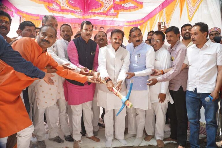 9 करोड़ 95 लाख रुपए लागत के सामुदायिक स्वास्थ्य केंद्र घट्टिया का किया भूमि-पूजन 9 करोड़ 95 लाख रुपए लागत के सामुदायिक स्वास्थ्य केंद्र घट्टिया का किया भूमि-पूजन