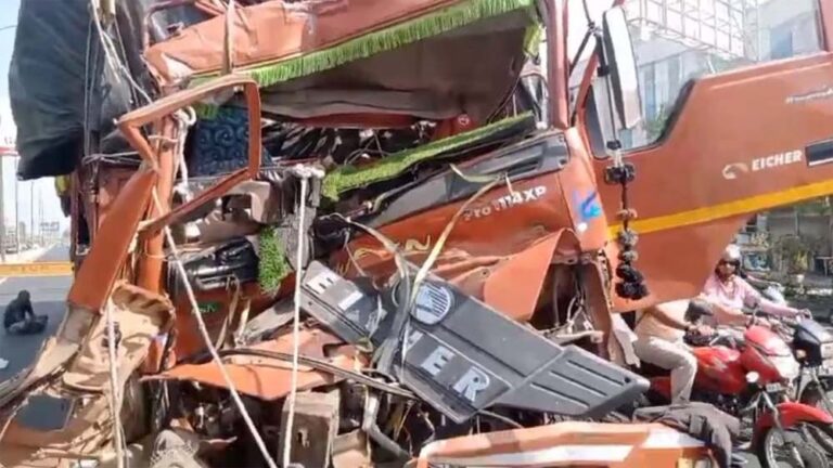 नर्मदापुरम रोड पर तेज रफ्तार मिनी ट्रक अपने से आगे चल रहे ट्रक में जाकर घुस गया, ड्राइवर की मौके पर मौत