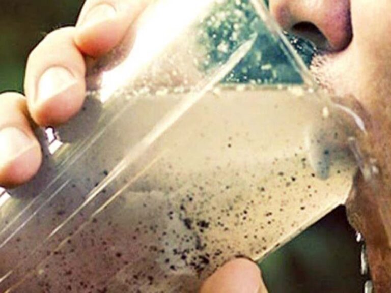 त्रिची शहर के उरयूर क्षेत्र में प्रदूषित पानी पीने से 30 से अधिक लोग अस्पताल में भर्ती, 2 की मौत त्रिची शहर के उरयूर क्षेत्र में प्रदूषित पानी पीने से 30 से अधिक लोग अस्पताल में भर्ती, 2 की मौत