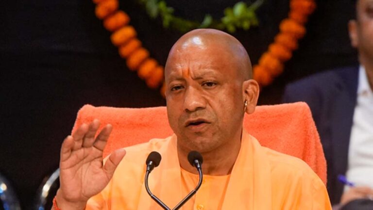 योगी आदित्यनाथ ने पश्चिम बंगाल के मुर्शिदाबाद हिंसा को लेकर एक बार फिर ममता सरकार पर साधा निशाना