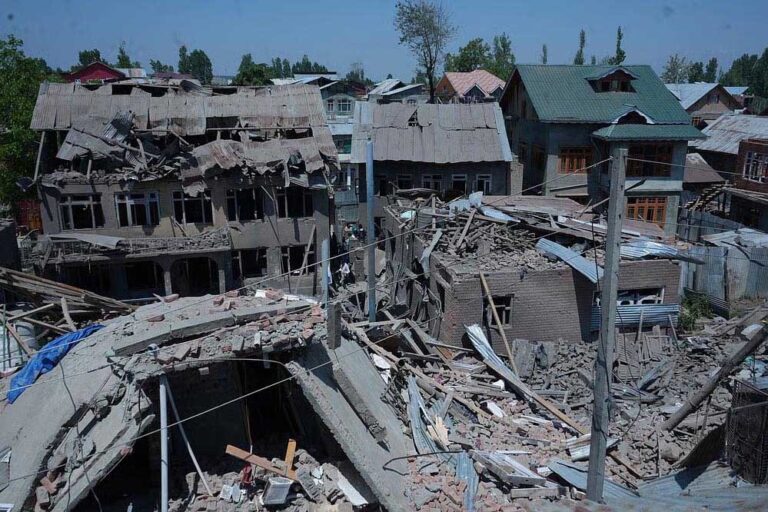 इंडियन एयर डिफेंस यूनिट्स ने नष्ट किए पाकिस्तान के ड्रोन, सरहदी इलाकों में सैनिकों का जमावड़ा बढ़ा