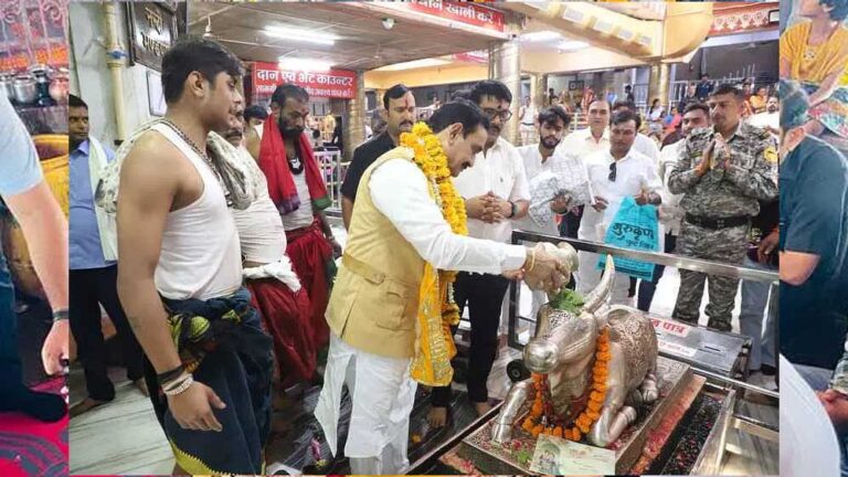 पूर्व गृहमंत्री नरोत्तम मिश्रा आज विश्व प्रसिद्ध श्री महाकालेश्वर मंदिर में कालों के काल बाबा महाकाल के दर्शन करने पहुंचे पूर्व गृहमंत्री नरोत्तम मिश्रा आज विश्व प्रसिद्ध श्री महाकालेश्वर मंदिर में कालों के काल बाबा महाकाल के दर्शन करने पहुंचे