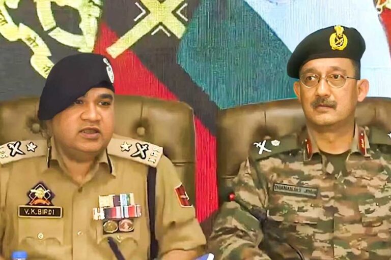 शोपियां और त्राल में 6 आतंकी ढेर- पुलिस, पहलगाम की घटना के बाद आतंकवादियों के खिलाफ अभियान तेज किया शोपियां और त्राल में 6 आतंकी ढेर- पुलिस, पहलगाम की घटना के बाद आतंकवादियों के खिलाफ अभियान तेज किया