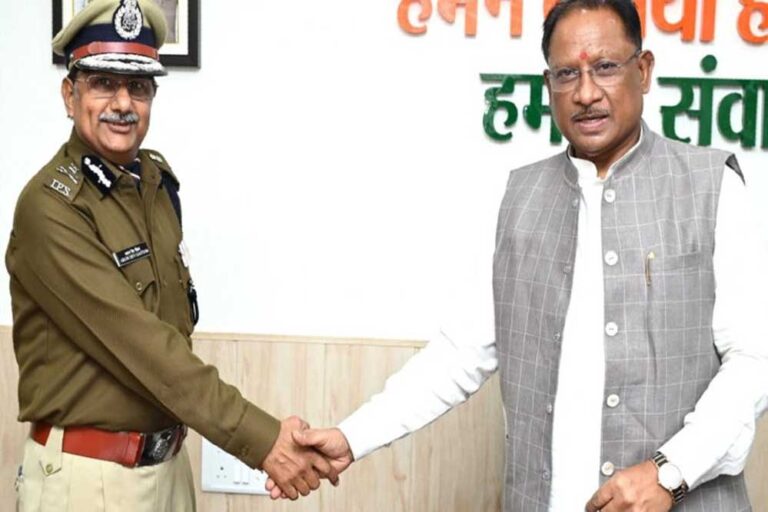 छत्तीसगढ़ के नए डीजीपी के लिए UPSC से 3 अधिकारियों के नाम काे क्लीयरेंस मिली छत्तीसगढ़ के नए डीजीपी के लिए UPSC से 3 अधिकारियों के नाम काे क्लीयरेंस मिली