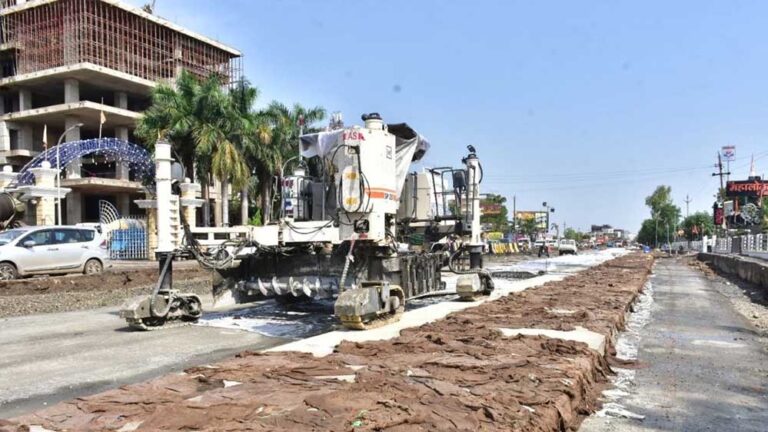 उज्जैन-इंदौर फोरलेन सड़क परियोजना के काम तेजी, 46.475 KM लंबे फोरलेने को सिक्सलेन होगा उज्जैन-इंदौर फोरलेन सड़क परियोजना के काम तेजी, 46.475 KM लंबे फोरलेने को सिक्सलेन होगा