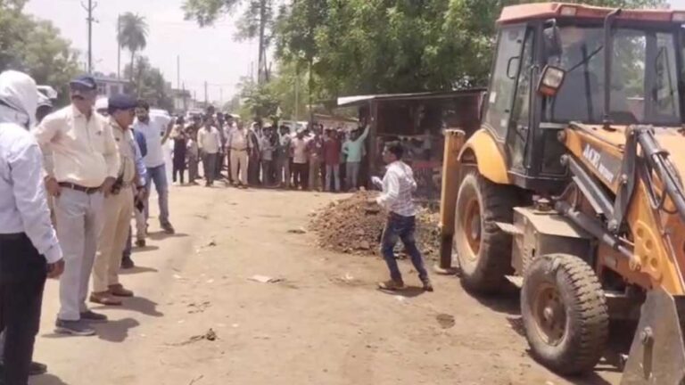 ग्वालियर में राम जानकी मंदिर की सात करोड़ की जमीन को प्रशासन ने कराया अतिक्रमणमुक्त