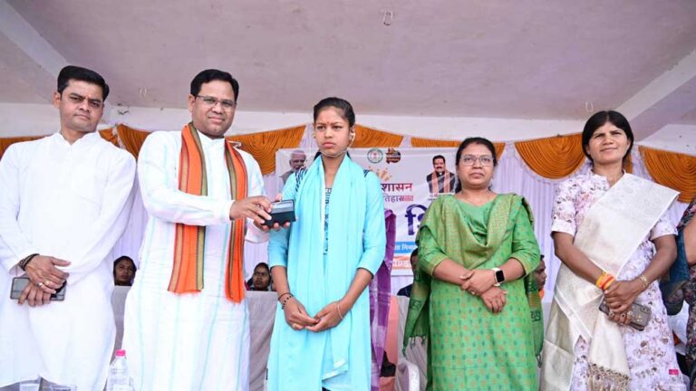 गौरेला पेंड्रा मरवाही : जनसंपर्क विभाग द्वारा आयोजित इवेंट में बच्चों एवं महिलाओं ने उत्साह से लिया भाग गौरेला पेंड्रा मरवाही : जनसंपर्क विभाग द्वारा आयोजित इवेंट में बच्चों एवं महिलाओं ने उत्साह से लिया भाग