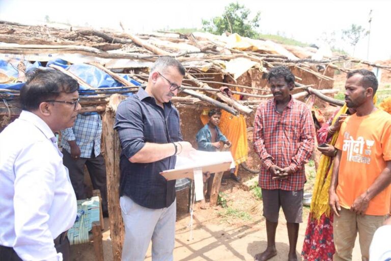 कलेक्टर सरगुजा ने लापरवाही के मामले में की कार्रवाई