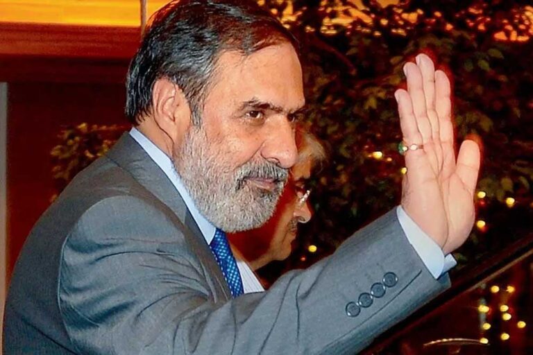 कांग्रेस नेता आनंद शर्मा ने भी सांसदों को विदेश भेजने के फैसले पर मोदी सरकार की तारीफ करते हुए एक सराहनीय कदम बताया