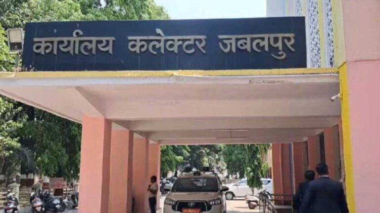 कलेक्टर के निर्देशन पर कार्रवाई करते हुए दो राशन दुकान संचालक के खिलाफ FIR दर्ज की कलेक्टर के निर्देशन पर कार्रवाई करते हुए दो राशन दुकान संचालक के खिलाफ FIR दर्ज की