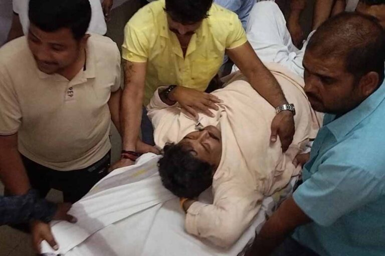 पूर्व मंत्री डंडौतिया सड़क हादसे में घायल, पैर की हड्‌डी टूटी, बस ने कार को मारी टक्कर