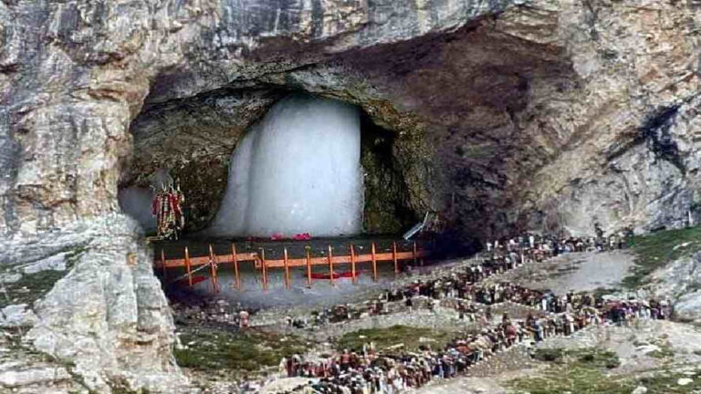 Amarnath Yatra में आपात स्थितियों का सामना करने के लिए आधार शिविरों की क्षमता बढ़ाई जाएगी Amarnath Yatra में आपात स्थितियों का सामना करने के लिए आधार शिविरों की क्षमता बढ़ाई जाएगी
