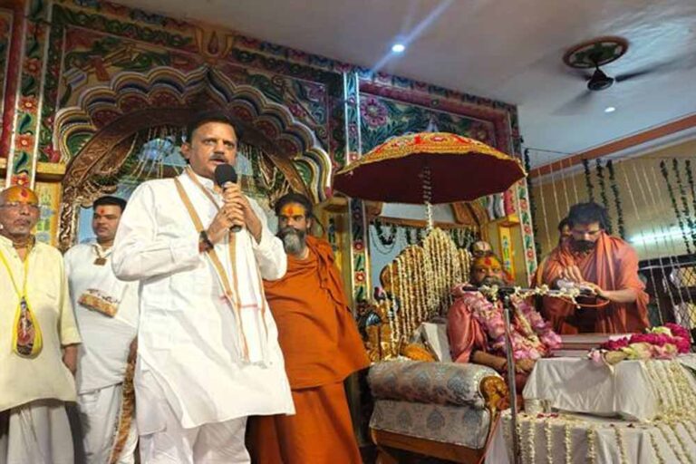 भारत संतों और ऋषियों की भूमि, संत और ऋषि करते हैं सही मार्गदर्शन : उप मुख्यमंत्री शुक्ल भारत संतों और ऋषियों की भूमि, संत और ऋषि करते हैं सही मार्गदर्शन : उप मुख्यमंत्री शुक्ल