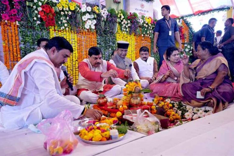 मुख्यमंत्री डॉ. मोहन यादव ने कहा- वर्तमान और भावी पीढ़ी को अपने गौरवशाली अतीत से जोड़ना जरूरी मुख्यमंत्री डॉ. मोहन यादव ने कहा- वर्तमान और भावी पीढ़ी को अपने गौरवशाली अतीत से जोड़ना जरूरी