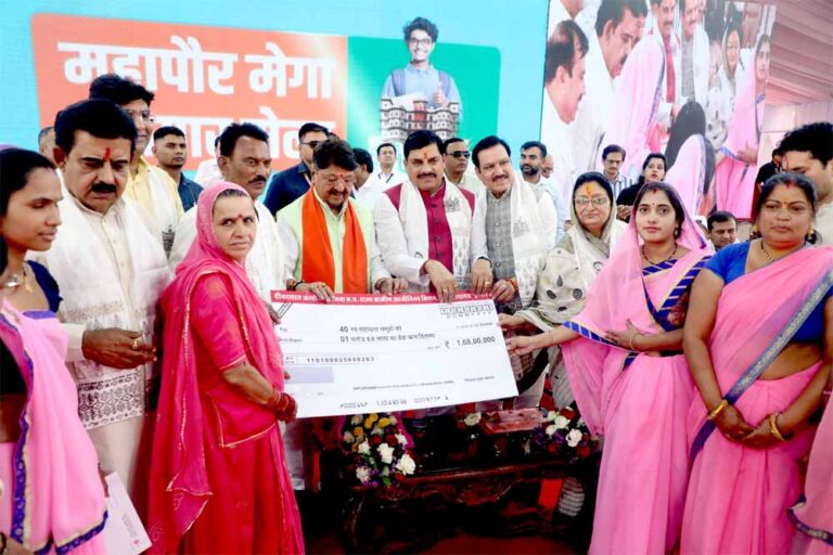 इंदौर में महापौर मेगा रोजगार मेला को मिला बेहतर प्रतिसाद, 150 से अधिक कंपनियों ने दिए रोजगार के अवसर