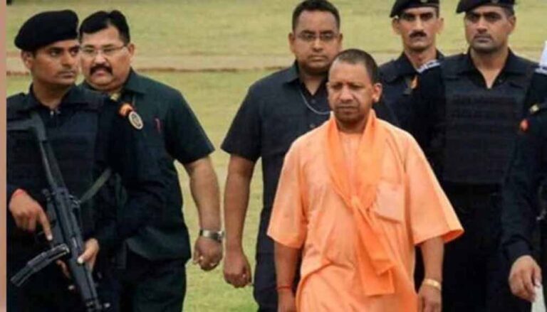 सीएम योगी आदित्यनाथ पहुंचे कानपुर, सुरक्षा में चूक, गलत हेलीपैड पर उतरा हेलीकॉप्टर, मचा हड़कंप