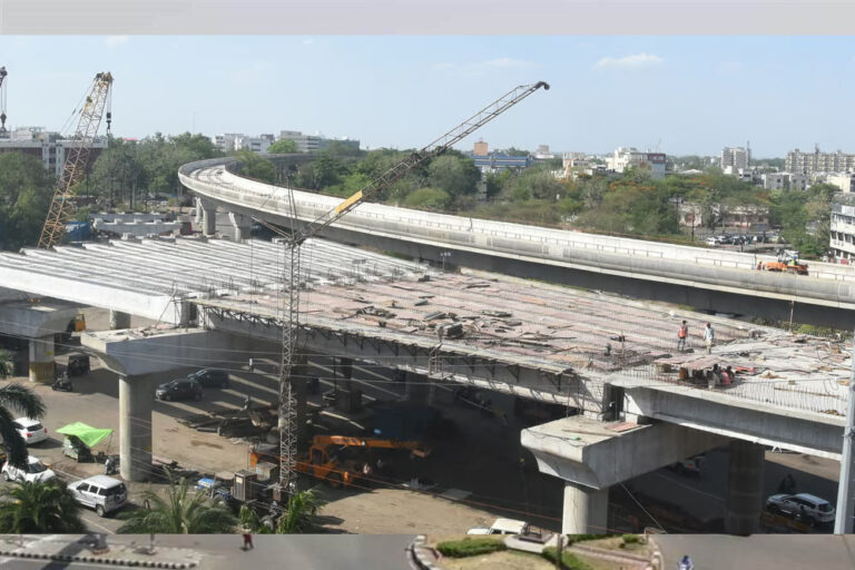 यात्रियों को मेट्रो तक लाने की प्लानिंग भी अभी से की जा रही, 500 मीटर के दायरे में बनेंगी पार्किंग