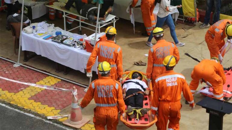 31 मई को पहली बड़ी मॉक ड्रिल, कई एजेंसियों की सहभागिता, फिर बजेगा सायरन, होगा ब्लैकआउट 31 मई को पहली बड़ी मॉक ड्रिल, कई एजेंसियों की सहभागिता, फिर बजेगा सायरन, होगा ब्लैकआउट