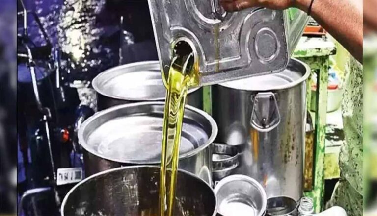 केंद्र सरकार ने कच्चे पाम तेल, सोयाबीन तेल और सूरजमुखी तेल पर लगने वाली कस्टम ड्यूटी घटाई केंद्र सरकार ने कच्चे पाम तेल, सोयाबीन तेल और सूरजमुखी तेल पर लगने वाली कस्टम ड्यूटी घटाई