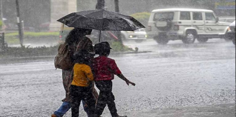 मध्य प्रदेश में आज भी 35 जिलों में झमाझम बारिश, आंधी-ओलावृष्टि की भी चेतावनी, मौसम विभाग का अलर्ट जारी मध्य प्रदेश में आज भी 35 जिलों में झमाझम बारिश, आंधी-ओलावृष्टि की भी चेतावनी, मौसम विभाग का अलर्ट जारी