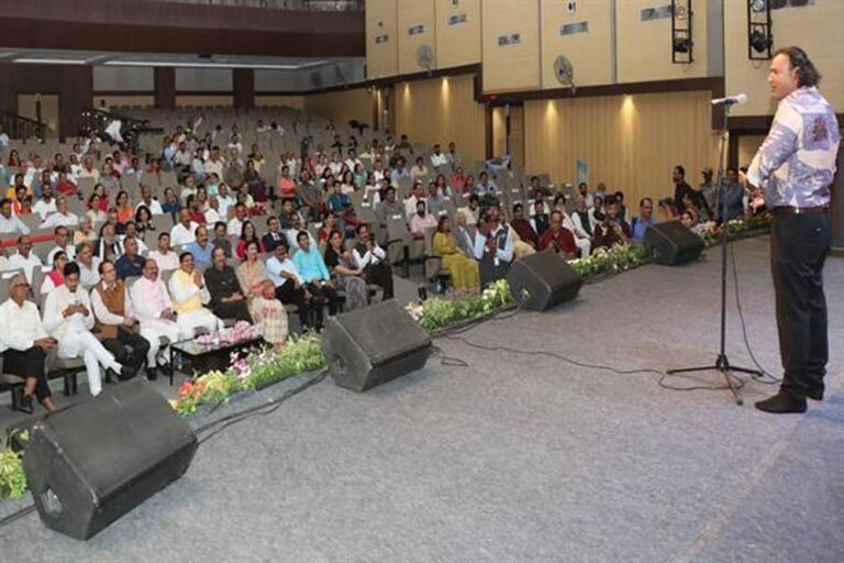 सिंदूर अक्षर में कवियों ने राष्ट्रभक्ति और भारत के शौर्य एवं सक्षम नेतृत्व पर सुनाई काव्य रचनाएं