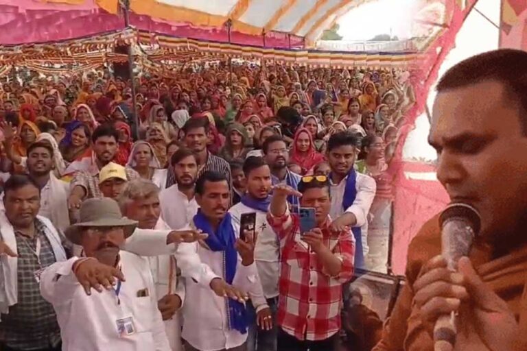 ग्वालियर :बौद्ध धम्म सम्मेलन में बौद्धचार्य सूरज राही के हिन्दू धर्म त्यागने से जुड़ी शपथ दिलाने का मामला सामने आया, 25000 लोगों हुए शामिल