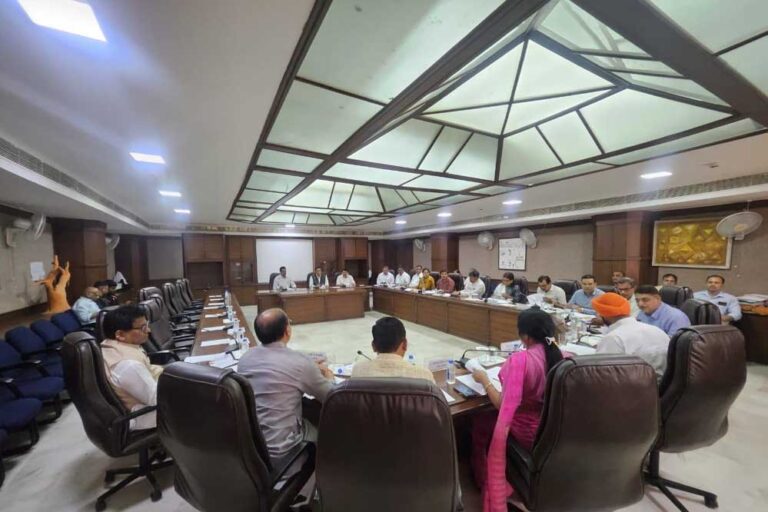 विधानसभा की याचिका एवं अभ्यावेदन समिति की बैठक में हुए विधायक शामिल