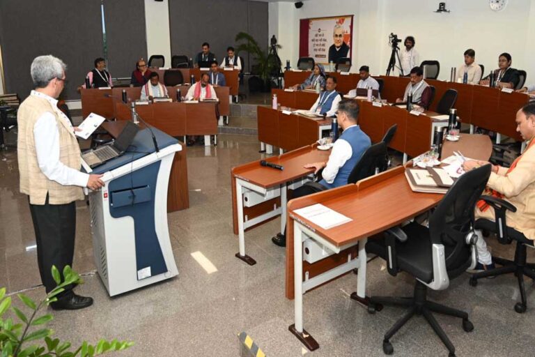 मुख्यमंत्री साय और उनके मंत्रीमंडल के सहयोगियों ने विषय विशेषज्ञों के साथ सुशासन के विभिन्न पहलुओं पर विचार साझा किए