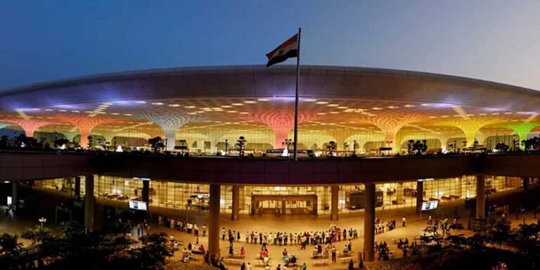 अडानी एयरपोर्ट अपने कारोबार को बढ़ाने के लिए,  विदेशी निवेशकों से पैसा जुटाएगी