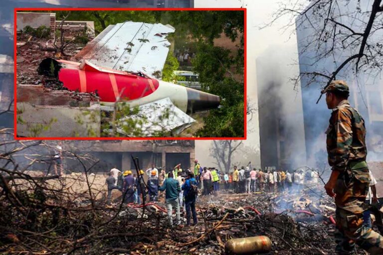 प्लेन के पिछले हिस्से में चिपकी मिली एक एयर होस्टेस की बॉडी, NSG ने प्लेन के टेल से शव बरामद किया प्लेन के पिछले हिस्से में चिपकी मिली एक एयर होस्टेस की बॉडी, NSG ने प्लेन के टेल से शव बरामद किया