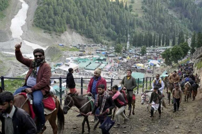 अमरनाथ यात्रा मार्ग को नो फ्लाइंग ज़ोन घोषित किया गया, सुरक्षा सख्त, हजारों CCTV भी लगाए गए
