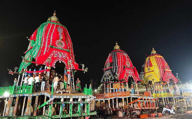जगन्नाथ रथ यात्रा में होना है शामिल तो जानिए कैसे और कब पहुंचे पुरी