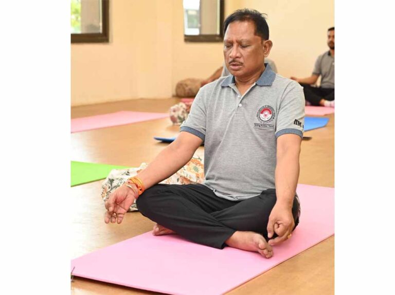 चिंतन शिविर 2.0 के दूसरे दिन सीएम साय ने योग से की दिन की शुरुआत