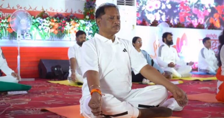 योग दिवस पर लोगों में दिखा गजब उत्साह, छत्तीसगढ़ के हर जिले में सुबह से योग को लेकर कार्यक्रम हुए