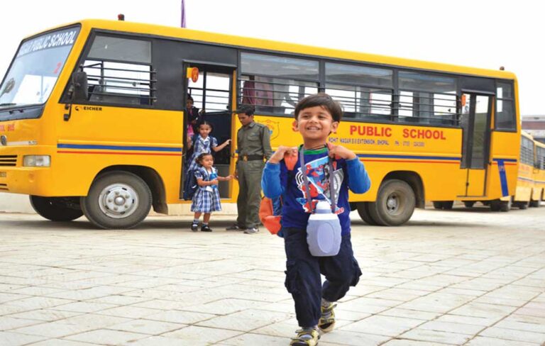 समस्त मापदंडों और स्वीकृति के साथ ही स्कूल वाहन सड़क पर उतारने का निर्देश दिया