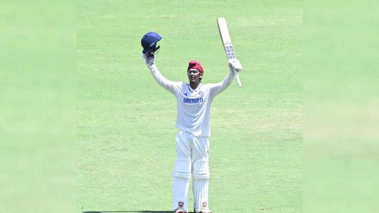 भारतीय लड़कों का इंग्लैंड में भौकाल , 9वें नंबर पर उतरकर 52 गेंद में उड़ाए 103 रन, भारत ने बनाए 444 भारतीय लड़कों का इंग्लैंड में भौकाल , 9वें नंबर पर उतरकर 52 गेंद में उड़ाए 103 रन, भारत ने बनाए 444