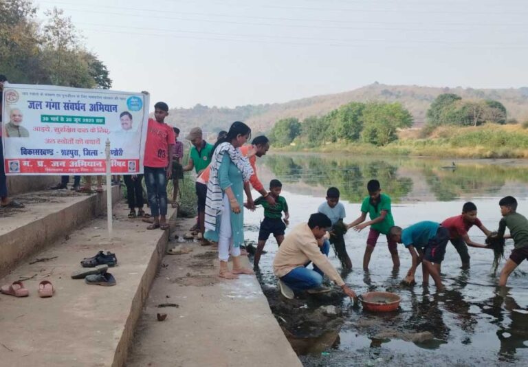नदियां हमारे लिए प्राकृतिक वरदान हैं, जो जैव विविधता और प्राकृतिक संतुलन को बनाए रखने में उपयोगी हैं
