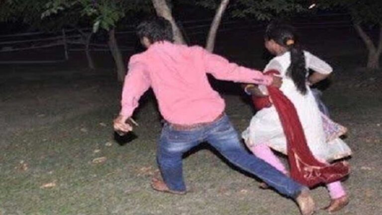 लड़के की मां और लड़की के पिता के बीच प्यार पनपा, एक साथ जीने-मरने के लिए घर से हुई फरार