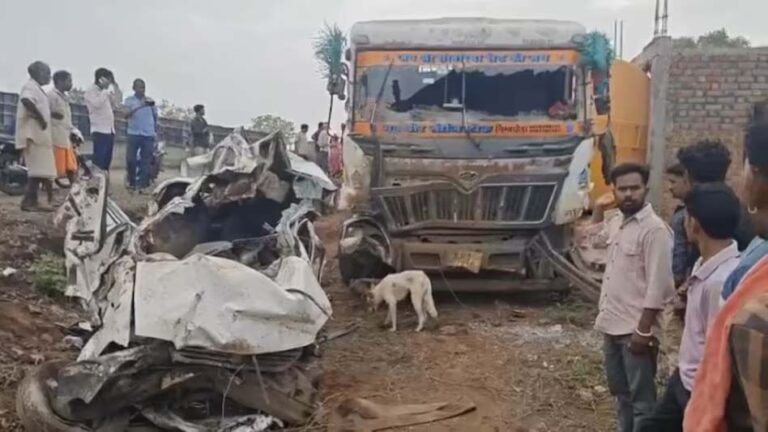 मेघनगर में हुआ बड़ा हादसा, शादी से लौट रही इको कार पर पलटा सीमेंट से लदा ट्रक; 9 की हुई मौत