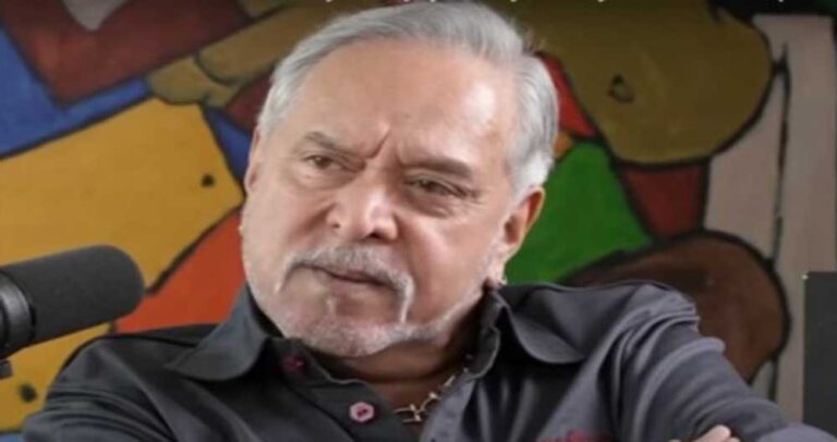 माल्या का कहना है कि किंगफिशर एयरलाइन्स की खराब हालत के समय वह प्रणब मुखर्जी के पास गए थे