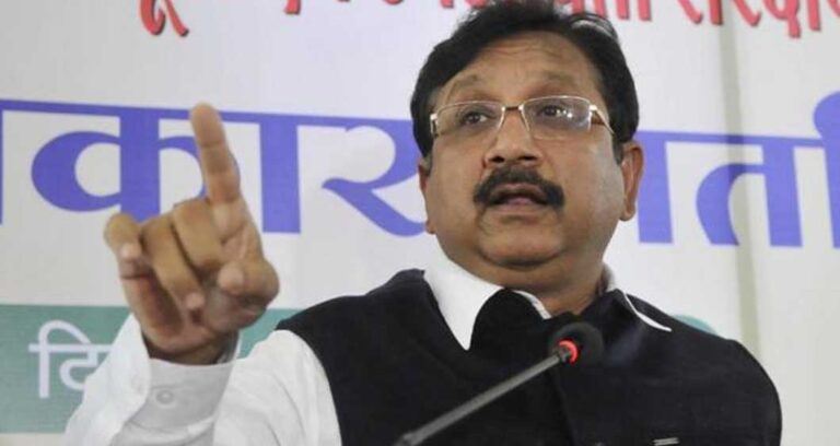 विजय शाह फिर विवादों में, रेप पीड़िता के परिवार की तस्वीर वायरल होने पर …… विजय शाह फिर विवादों में, रेप पीड़िता के परिवार की तस्वीर वायरल होने पर ……