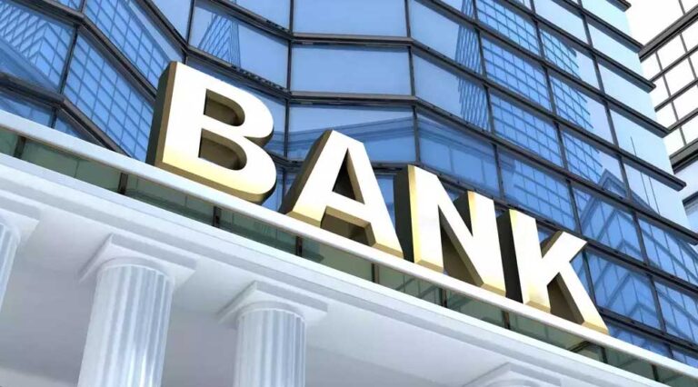 ICICI बैंक ने अपने ग्राहकों के लिए नए सेवा शुल्क की घोषणा की है, जो 1 जुलाई 2025 से प्रभावी होंगे