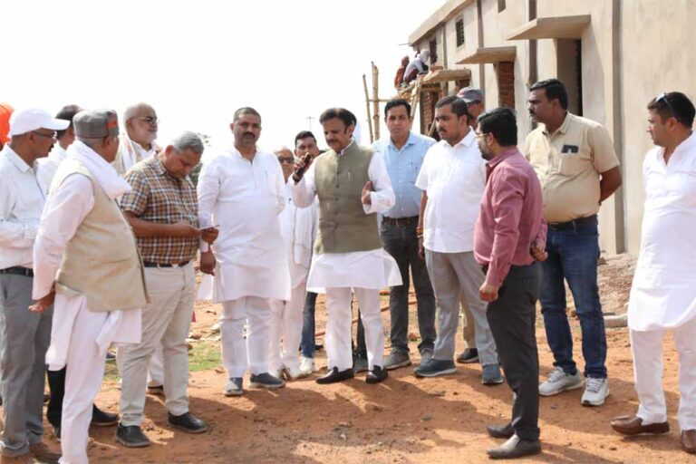 उप मुख्यमंत्री ने हिनौती गौधाम में निर्माणाधीन कार्यों का लिया जायजा