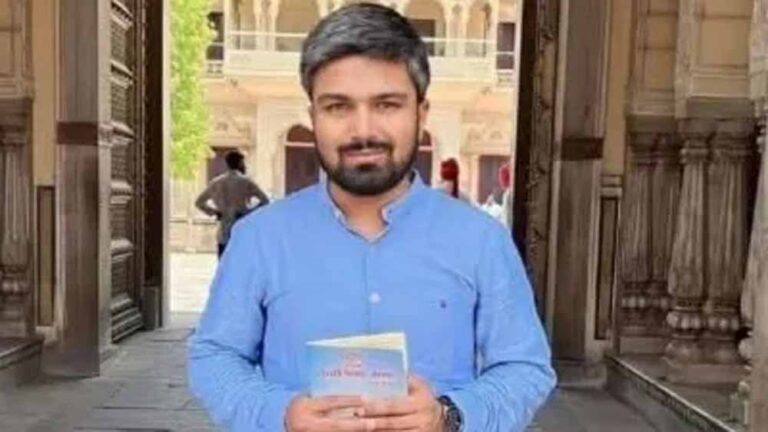 चर्चित यूट्यूबर मनीष कश्यप में लोगों से माफी मांगते और एक और मौका देने की बात करते नजर आ रहे हैं