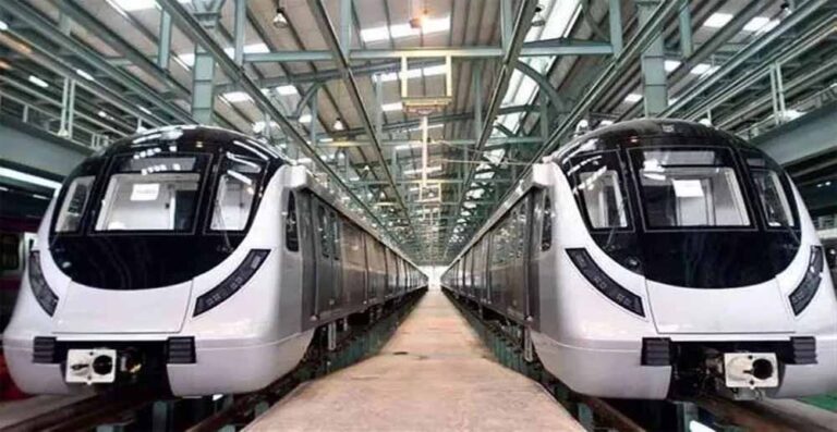 15 से 20 मिनट में चल रही एक मेट्रो, अब इंदौर मेट्रो में सफर के लिए देना होगा 15 रुपये किराया